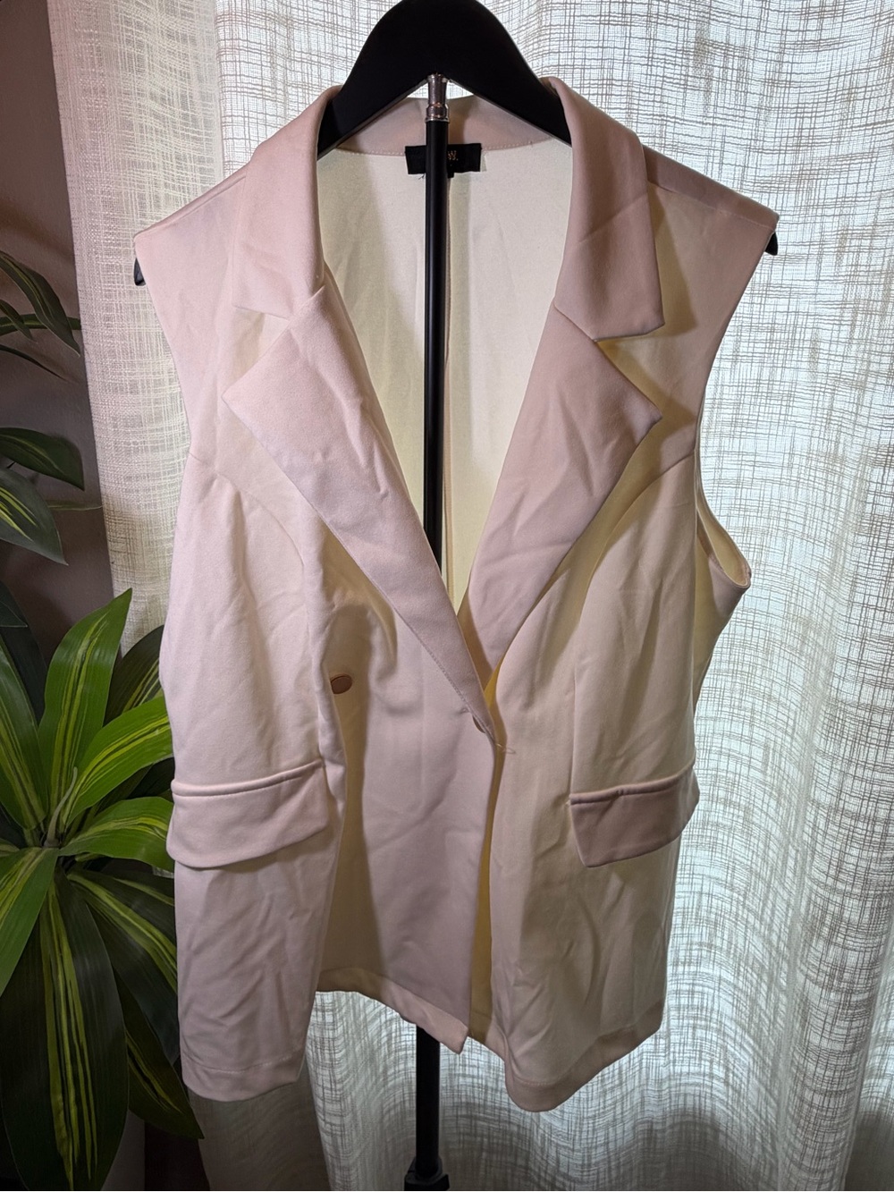 AUW off white Sleeveless Blazer Vest